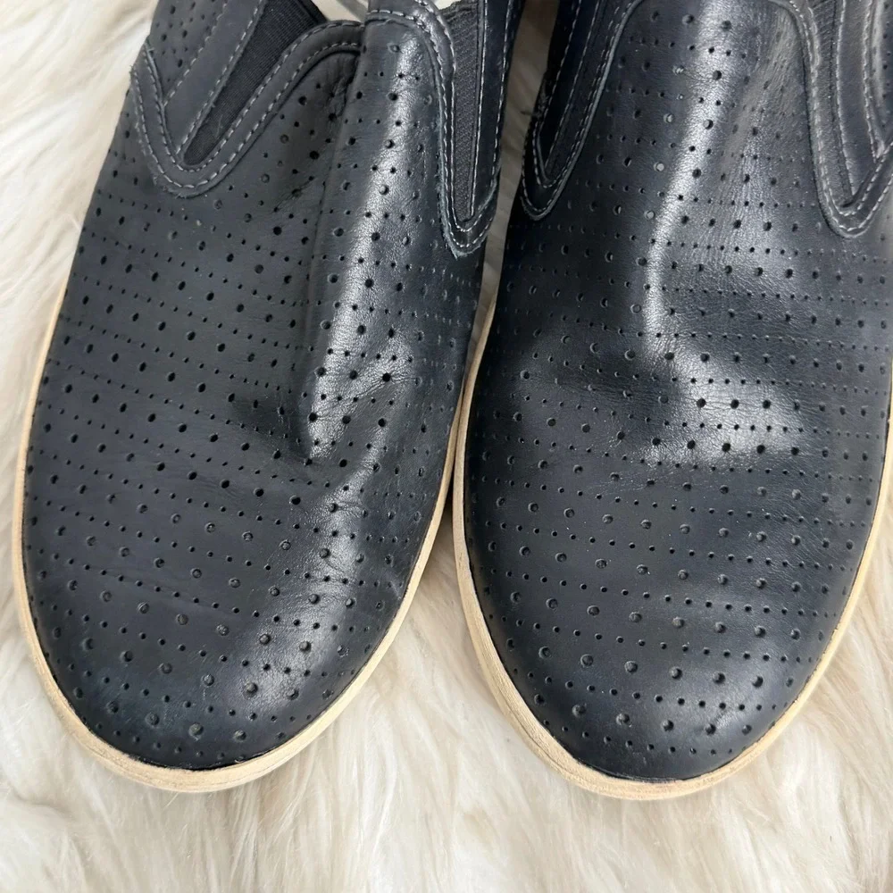Taos Plim Soul Lux Black Perforated Leather Slip On Sneakers Womens 11